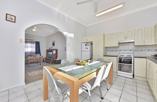 Cessnock Cottage | Coal d' Vine Cottage - Cessnock NSW