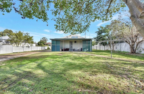 Cessnock Cottage | Coal d' Vine Cottage - Cessnock NSW