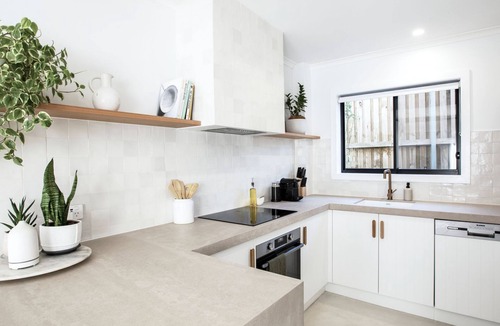 Mermaid Beach Apartment | Coastal 2 Bed Apartment with Courtyard