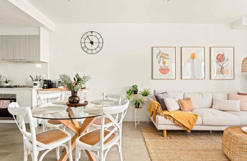Dee Why Apartment | Coastal 2-Bed Apartment near Beach