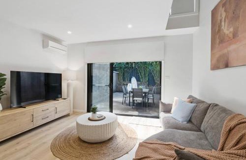 Thirroul House | Coastal Calm Escape - Close to Thirroul and Beaches