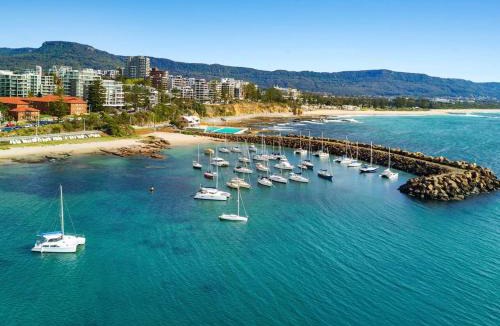 Thirroul House | Coastal Calm Escape - Close to Thirroul and Beaches