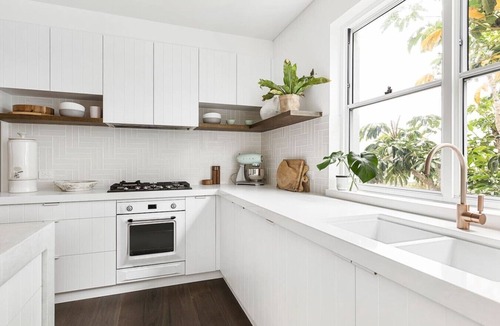 Vaucluse Apartment | Coastal Elegance: Art Deco Charm w Harbour Views