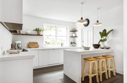 Vaucluse Apartment | Coastal Elegance: Art Deco Charm w Harbour Views