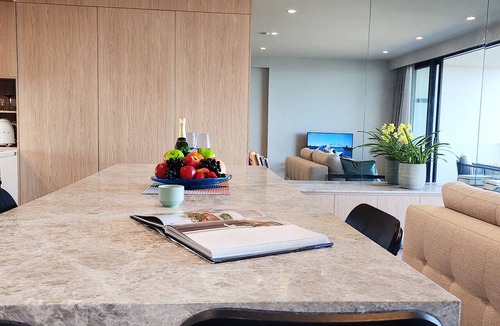 Bronte Apartment | Coastal Luxury Overlooking Tamarama Beach - Views, Parking & Air Conditioning