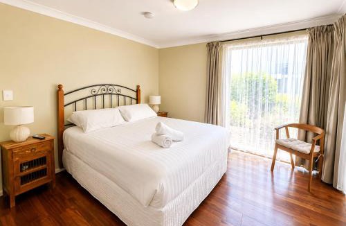 Broadwater House | Coastal Retreat & Cosy Nights