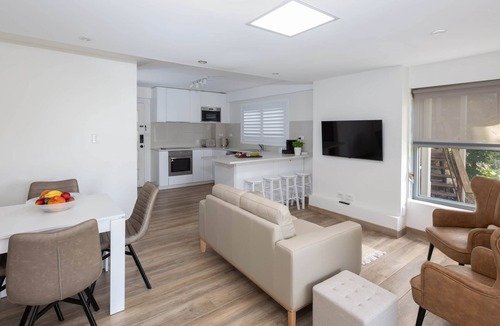 Daleys Point Apartment | Coastal Views