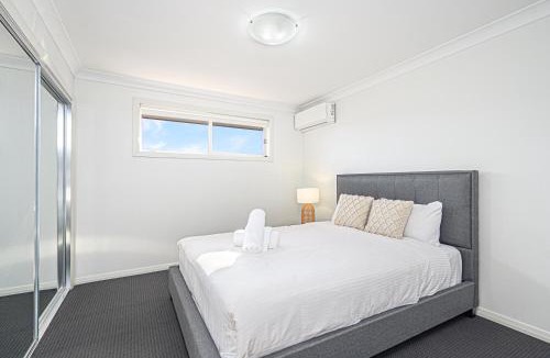 Colebee House | Colebee Family Ideal Home Supermarket Park is Nearby