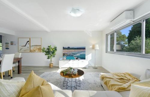 Collaroy House | Collaroy 3Br Beach Home with Large Pool Ground Floor