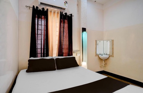 Sualkuchi Hotel | Collection O GNRC Hospital Dispur Formerly Shree Vinayak Guest House