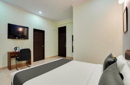 Sector 70 Hotel | Collection O Hotel Villa Vista