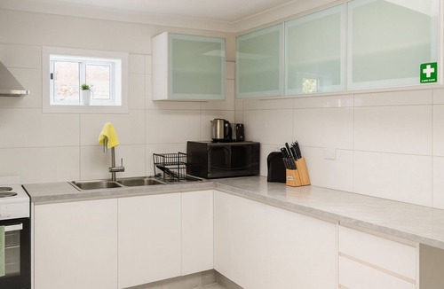 Mount Druitt Villa | Comfort & Co - 3 Bedroom Deluxe Family Home