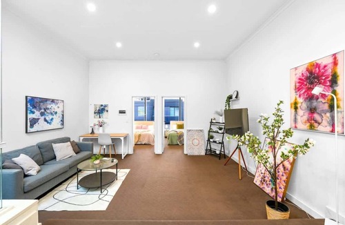 Caulfield North Apartment | Comfortable 3BR Apt in Heart of Caulfield North
