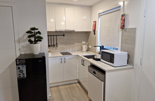 Taylor Apartment | Comfortable Economical and Secure Getaway Apartment w/free parking and wifi