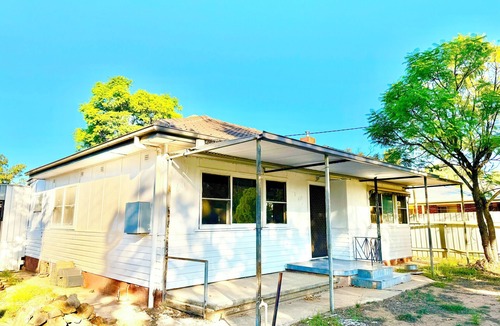Kooringal House | Comfortable, Modern and Private Spacious Room Near Lake Albert - Pet Friendly