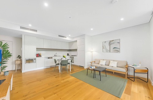 Macquarie Park Apartment | Comfortable Over Sized 1BRD Close to Metro & Mall