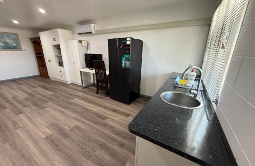 Bowen Apartment | Comfortable studio in Bowen 4805