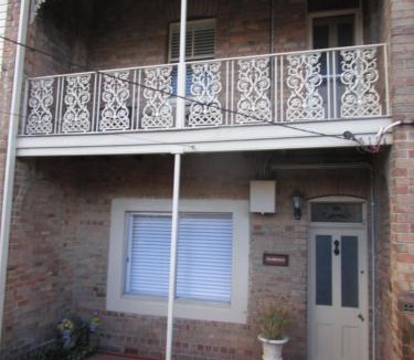 Lithgow House | Comfortable Victorian Terrace close to shops