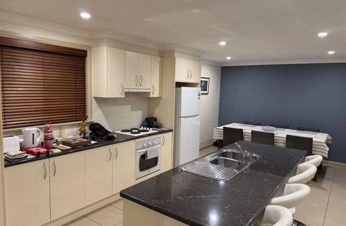 Central Mudgee House | Comfy and relaxing cottage stay “Rest Easy Mudgee”