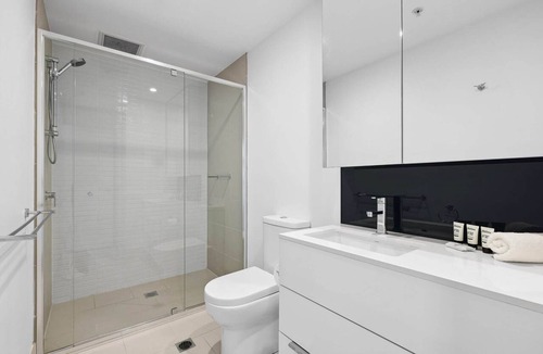 Fortitude Valley Apartment | Contemporary 1-Bed with Pool Near Brisbane River