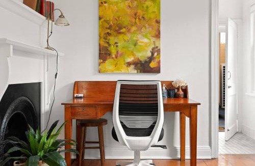 Millers Point Apartment | Contemporary Charm with Spectacular Harbour Views