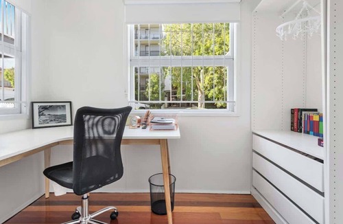 Windsor House | Contemporary Cute! 2Bed/1Bath/1Car~House~10min CBD