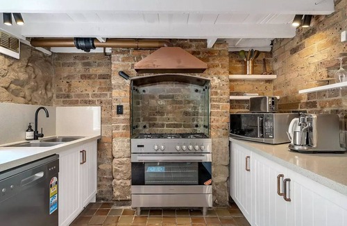 Darlinghurst House | Copper Cottage: Renovated Historic sandstone terrace, steps from Hyde Park