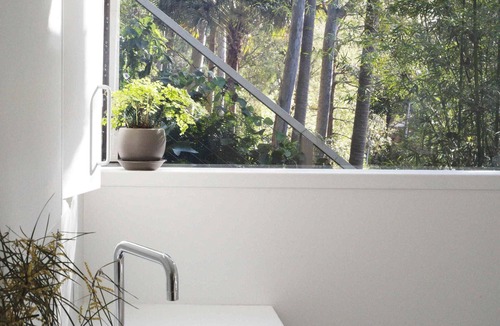 Pearl Beach Apartment | Corymbia -stones throw to pristine waters of Pearl Beach and National park walks
