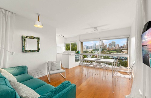 Potts Point Apartment | Cosy 1-Bed with Swimming Pool Facing Opera House