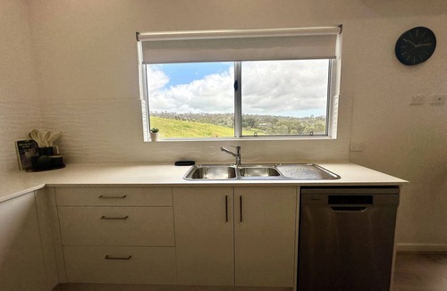 Clare House | Cosy and comfortable executive Unit with gorgeous views and close to town centre