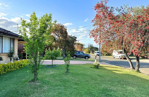 Kingswood House | Cosy & Pvt 1 Bedroom Studio with own backyard