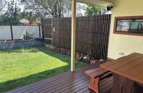 Kingswood House | Cosy & Pvt 1 Bedroom Studio with own backyard.