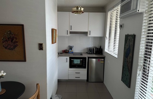 Bondi Junction Apartment | Cosy Studio in Bondi Junction in 1970s building