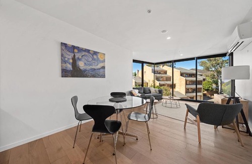 Reid Apartment | Cosy Unit with Secure Parking and Garden Access