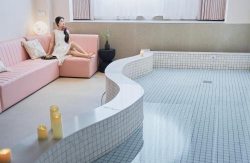 Yangshuo Hotel | Cotton Castle Designer Hotel-New Hotel, INS Cave Style,Bubble Pool,Family-friendly,Free Self-Service Laundry & Drying,Travel Guide,Book Tickets, Scooter& English Customer Service