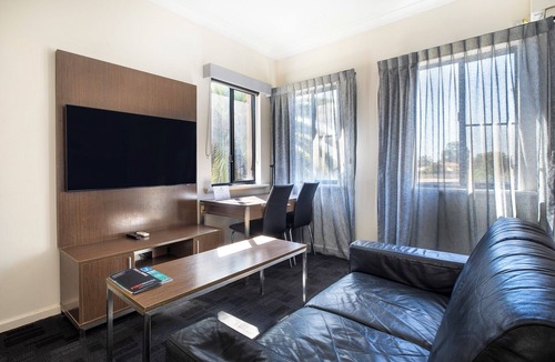 Belmont Hotel | Country Comfort Perth