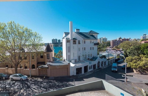 Elizabeth Bay Apartment | Couple's Gateway in Sunny Elizabeth Bay