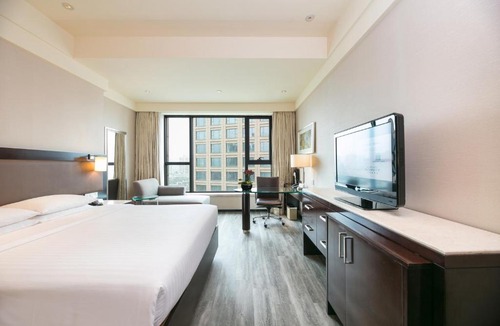 Downtown Hangzhou Hotel | Courtyard by Marriott Hangzhou Wulin at West Lake