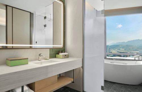 Cuiping District Hotel | Courtyard By Marriott Yibin