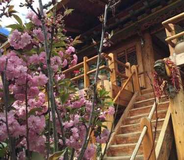 Shangri-La Bed & Breakfast | Courtyard Shangri-la 藏舍小院