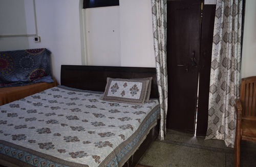 Mathura House | Cozy 1-bedroom house in pleasant Mathura with WiFi