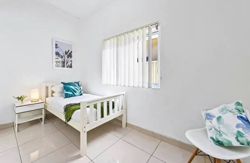 Mascot House | Cozy 4 Bedroom House at Prime Location