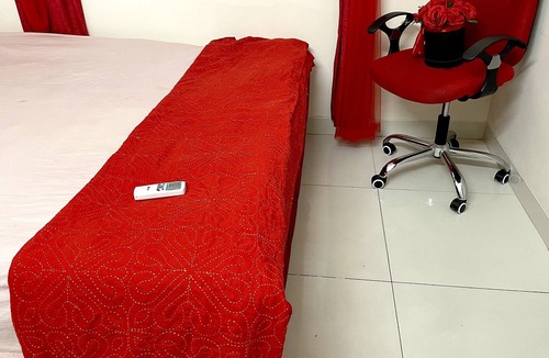 Dhanmondi Apartment | Cozy AC En-suite Bedroom in Dhanmondi Lakeside