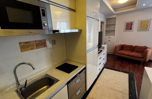 Yuexiu Apartment | Cozy and Convenient apartment in the heart of GuangZhou with WiFi and AC