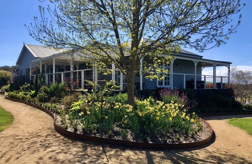 Springmount House | Cozy Fox- Luxury farm stay (near Daylesford) Breathtaking views