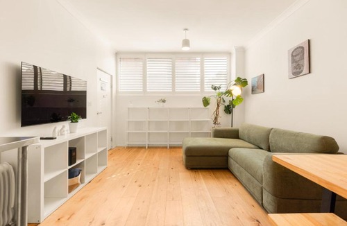 Woolloomooloo Apartment | Cozy Open-Plan Studio With Pool Access Near Wharf