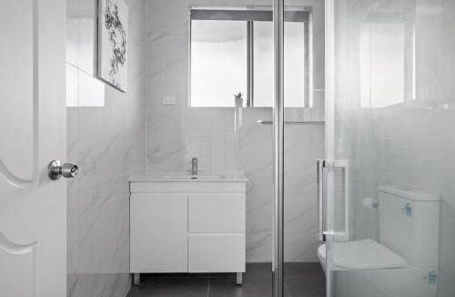 Bankstown House | Cozy Private Single Room in Bankstown - Near Transport & Shops - Shared Bathroom