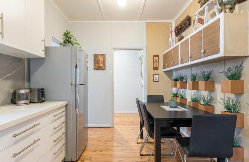 Carramar House | Cozy Private Single Room in Carramar - Nearby Station & Shops - Shared Bathroom