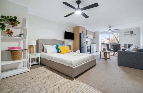 Crows Nest Apartment | Cozy Retreat with Balcony in Crows Nest