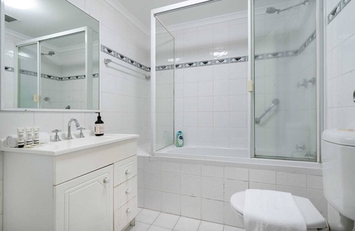 Crows Nest Apartment | Cozy Retreat with Balcony in Crows Nest